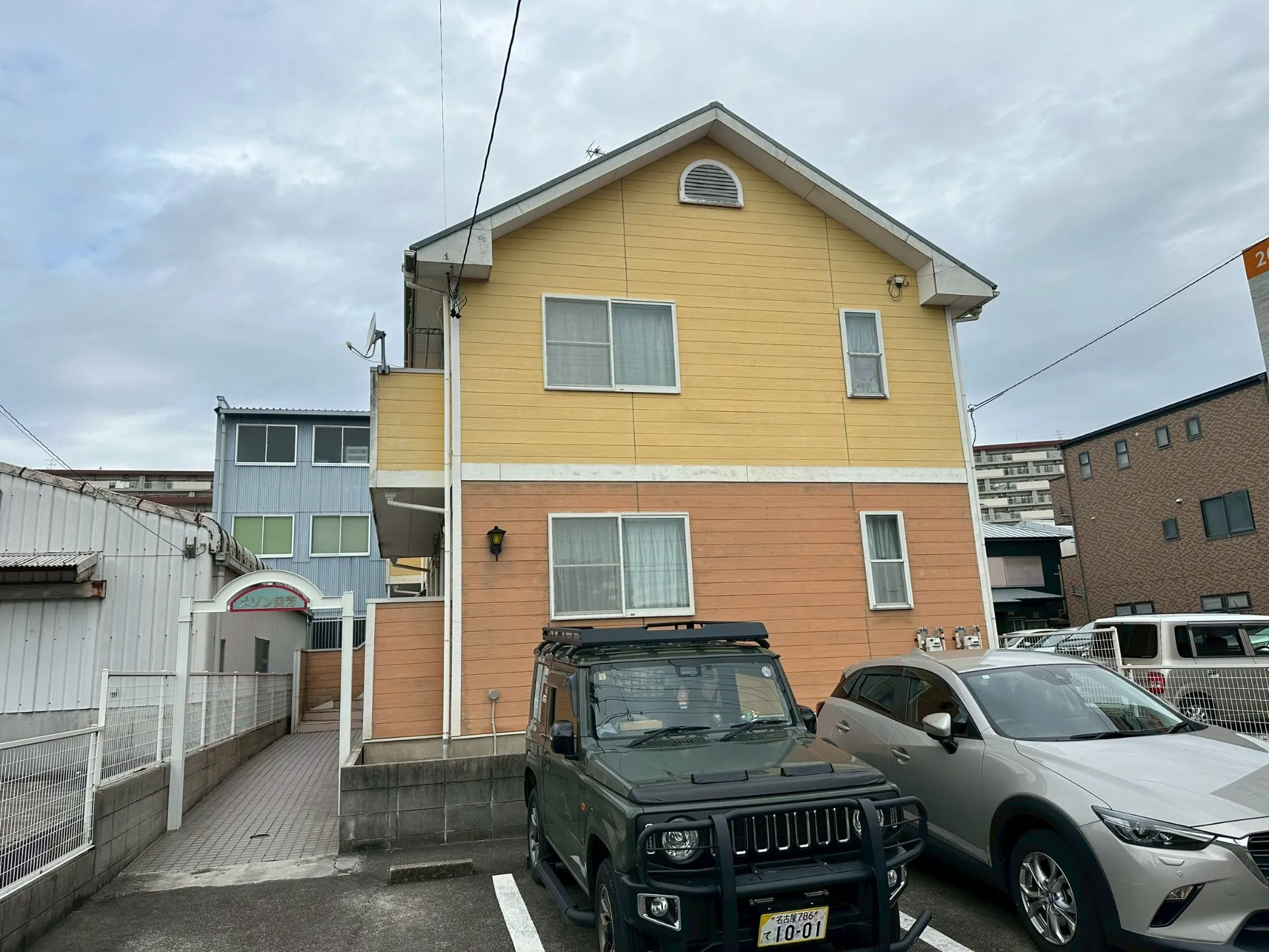 新築時の美観をツートンで魅せる資産価値向上プラン！徹底した防水補修で、大切なアパートを雨漏りリスクから守り抜く