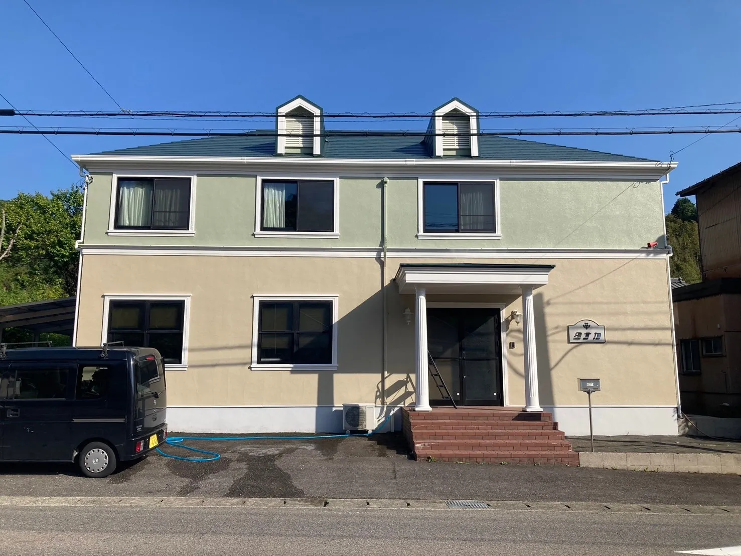 三井ホームの外壁モルタル・屋根スレート塗装リフォーム！意匠性を活かした1階2階のツートンカラーと防水性を高めるトータルメンテナンス